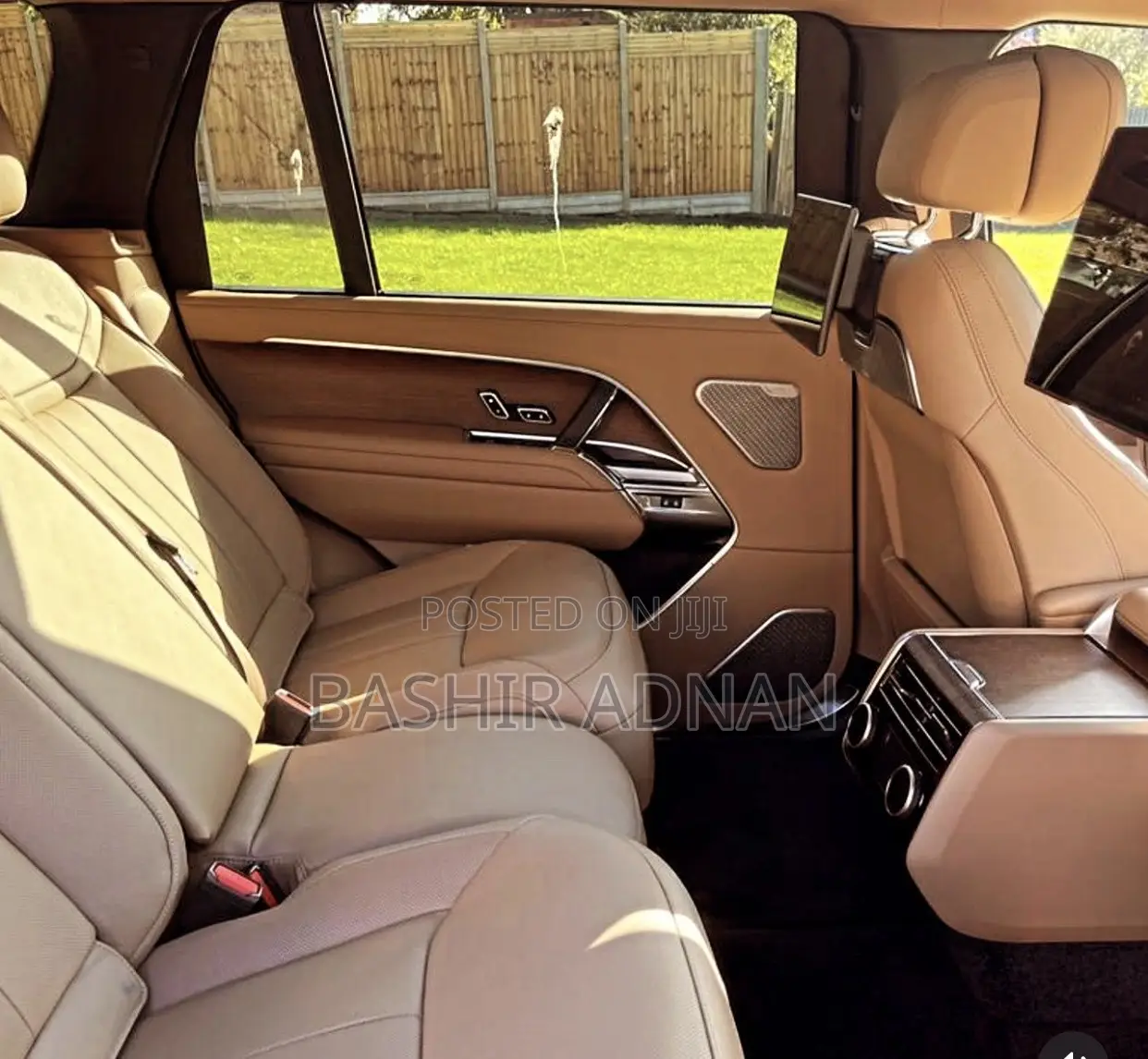 New Land Rover Range Rover Vogue 2023 Gold