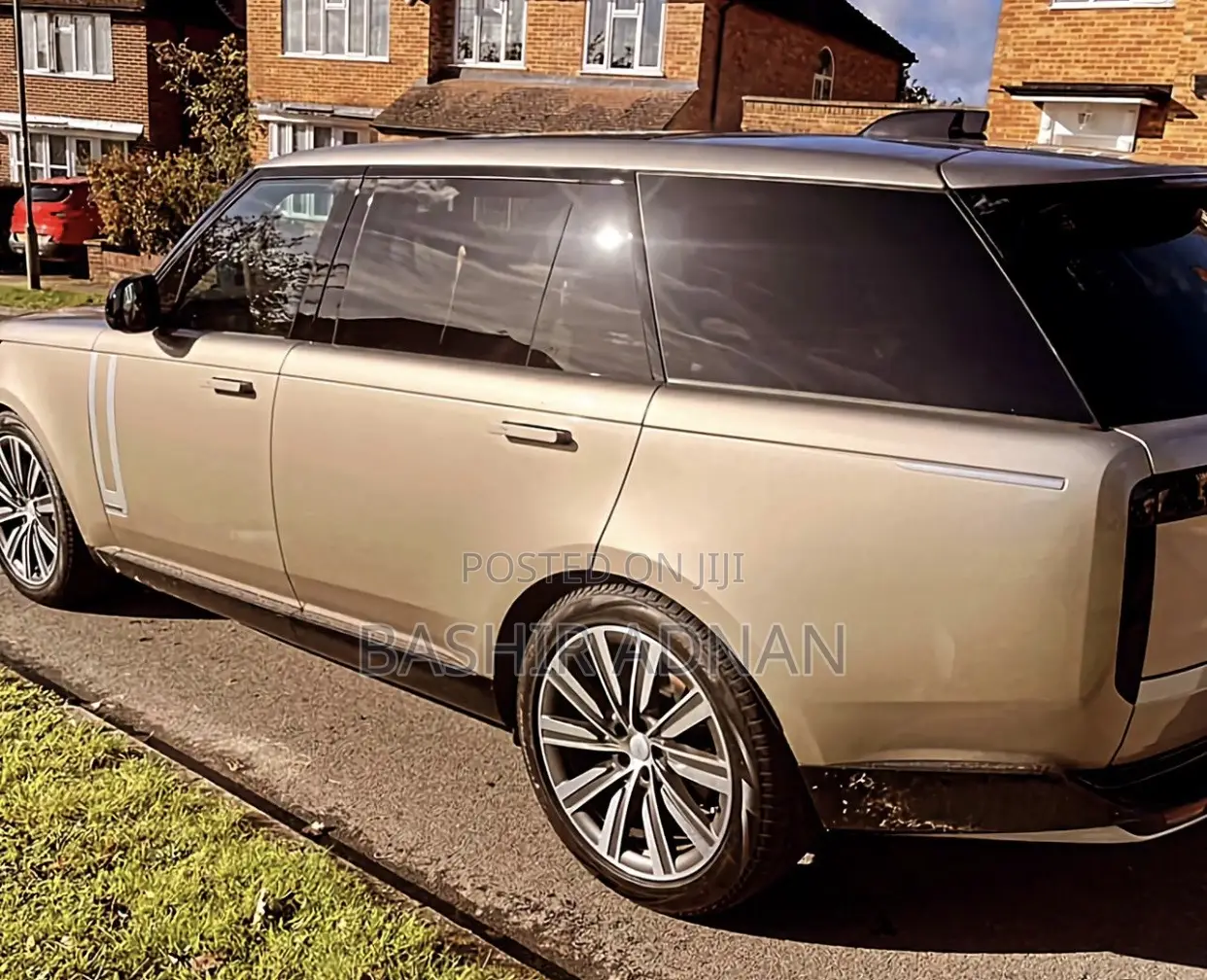 New Land Rover Range Rover Vogue 2023 Gold