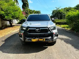Toyota Hilux 2020 Silver