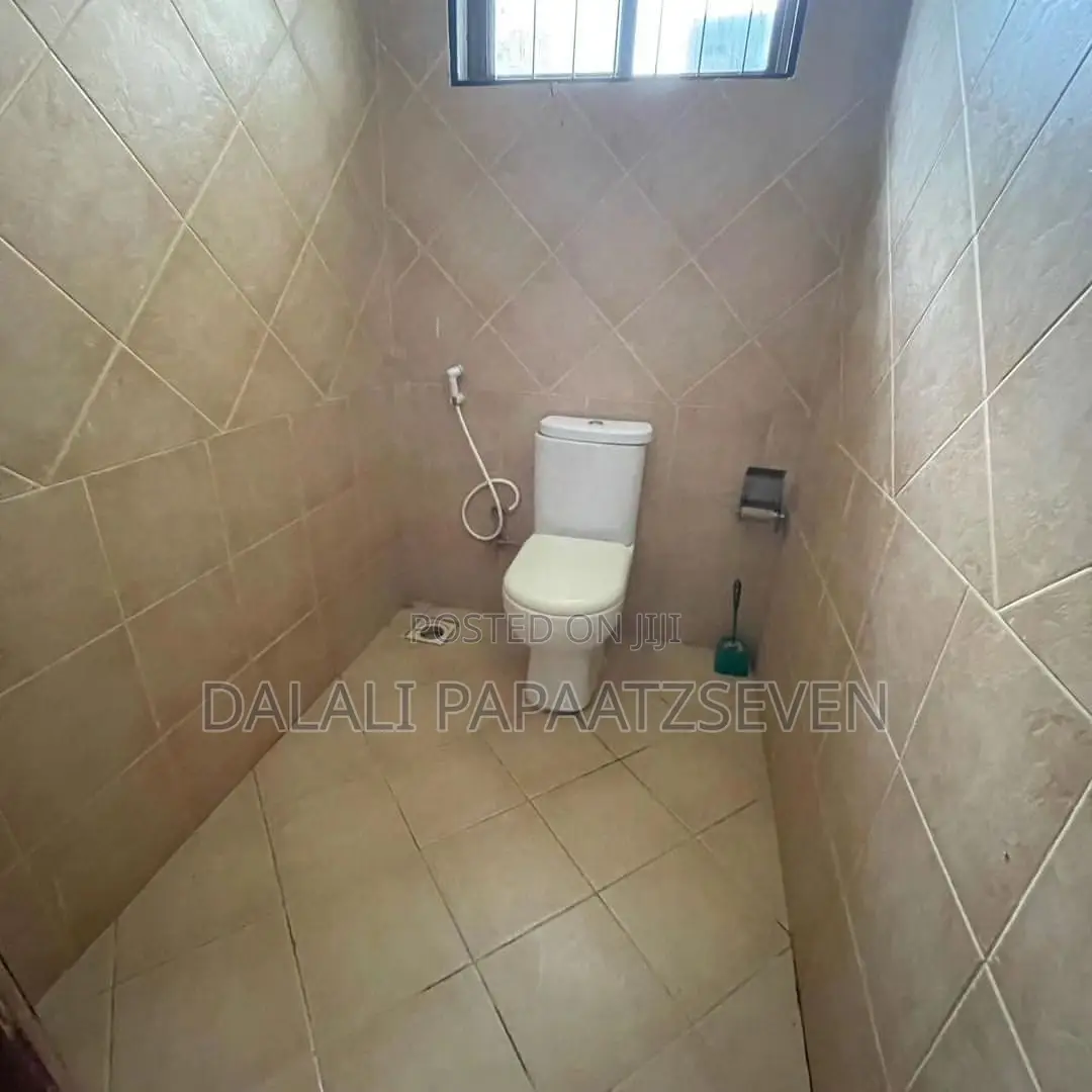 5bdrm House in Dalalipapaatzseven, Kinondoni for rent