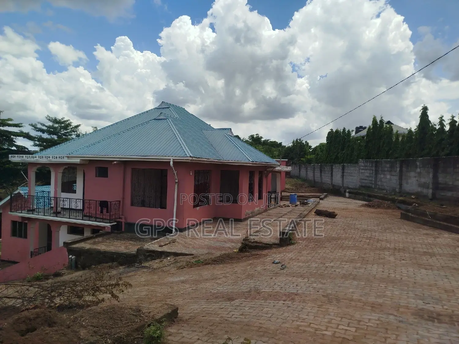 4bdrm House in Kinyerez Kibaga, Kinondoni for sale