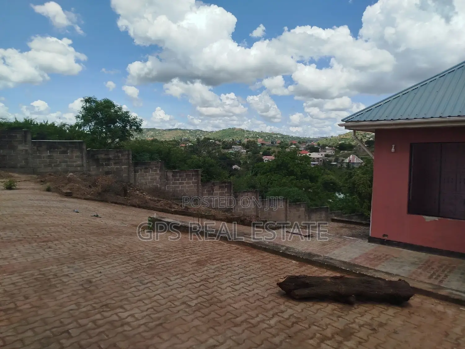4bdrm House in Kinyerez Kibaga, Kinondoni for sale