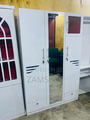 Kabati La Nguo