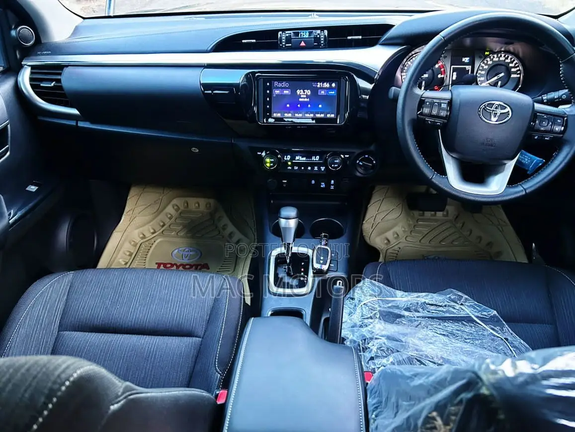 Toyota Hilux 2023 Black
