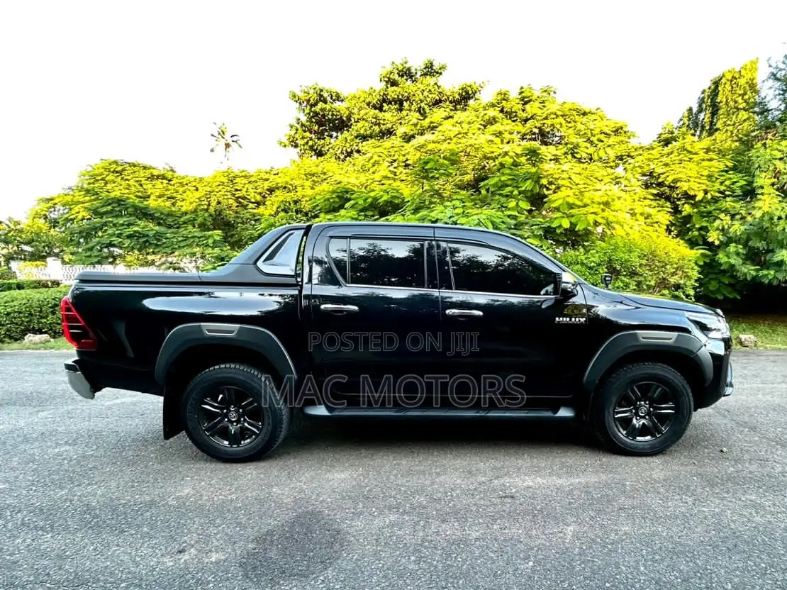 Toyota Hilux 2023 Black