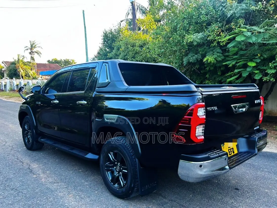 Toyota Hilux 2023 Black