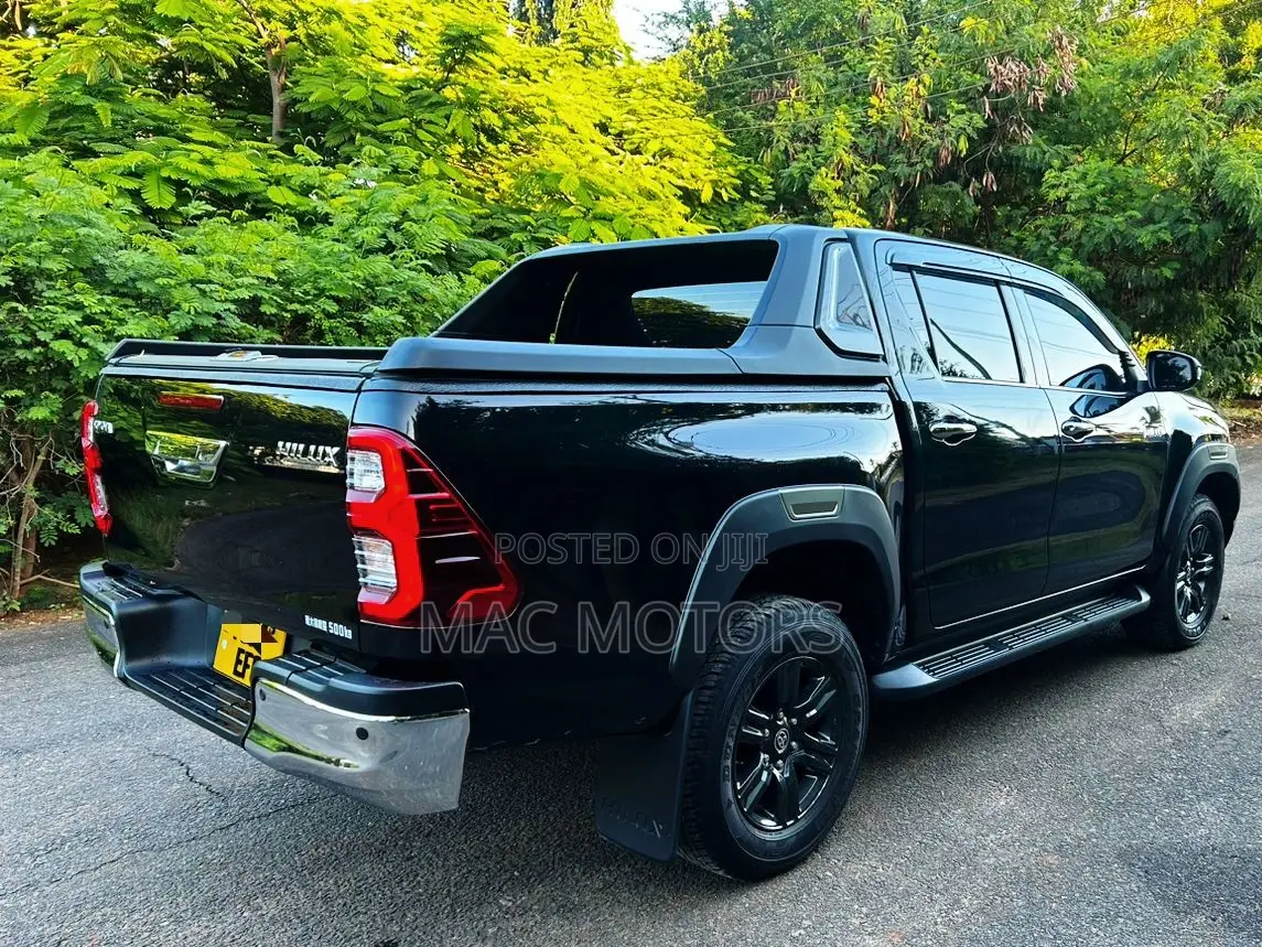 Toyota Hilux 2023 Black