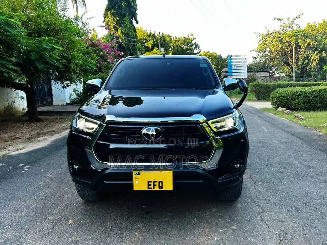 Toyota Hilux 2023 Black