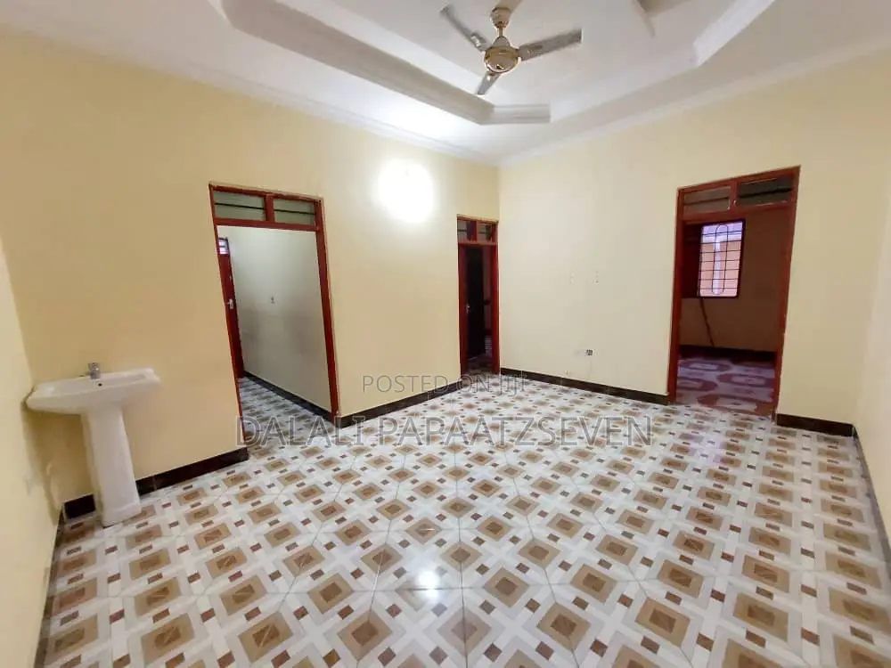 2bdrm Apartment in Dalalipapaatzseven, Kimara for rent
