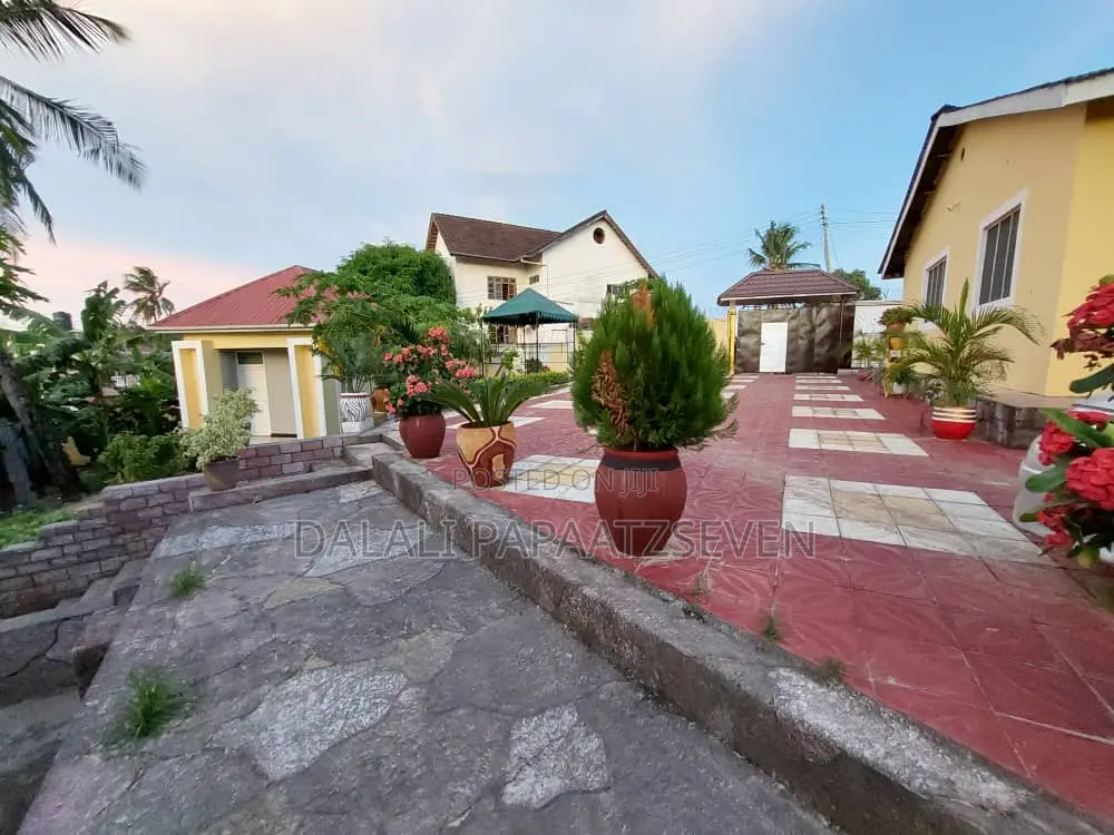 2bdrm Apartment in Dalalipapaatzseven, Kimara for rent