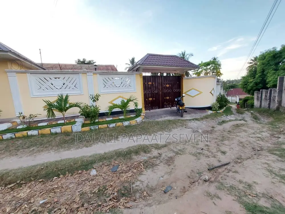 2bdrm Apartment in Dalalipapaatzseven, Kimara for rent