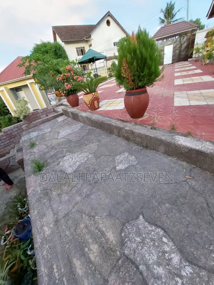 2bdrm Apartment in Dalalipapaatzseven, Kimara for rent