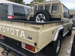 Toyota Land Cruiser 2022 Beige
