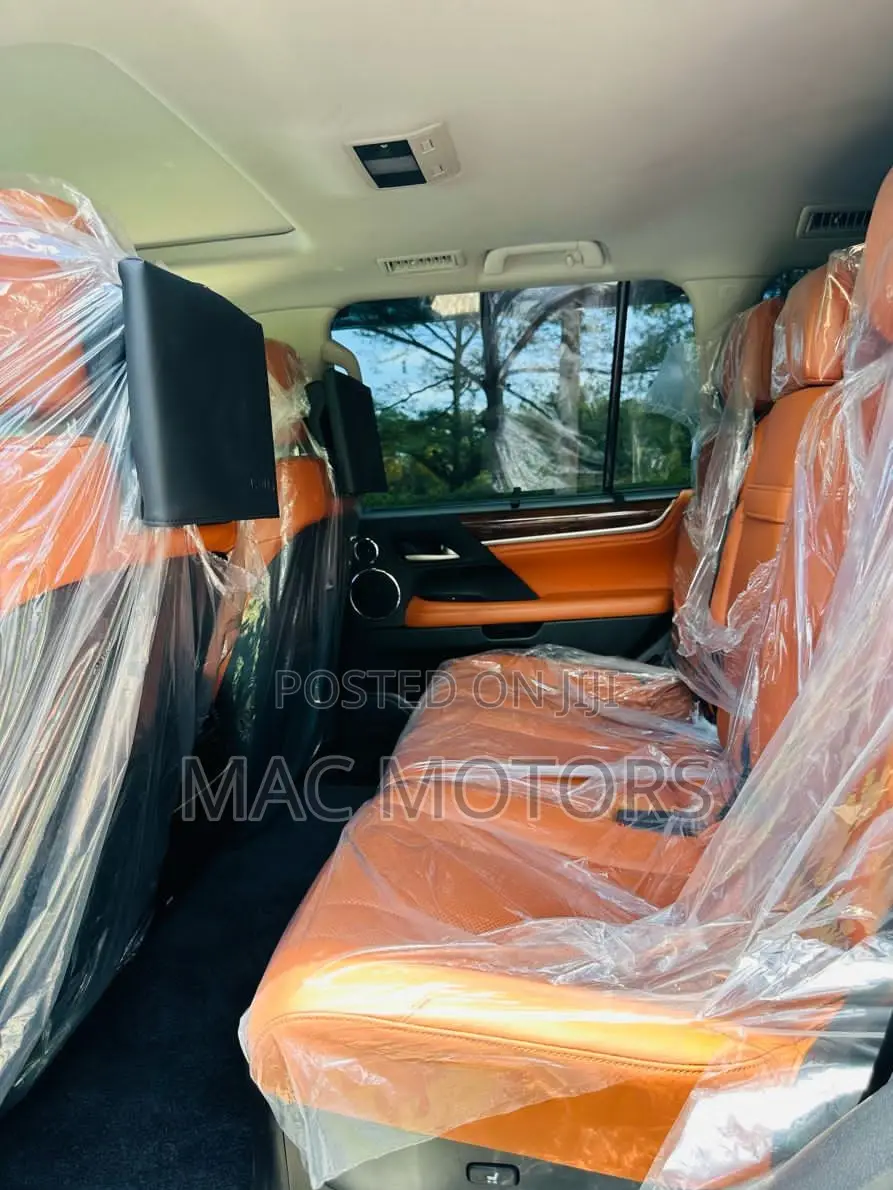 Lexus LX 570 (5 seats) AWD 2017 Gold