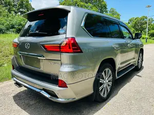 Lexus LX 570 (5 seats) AWD 2017 Gold