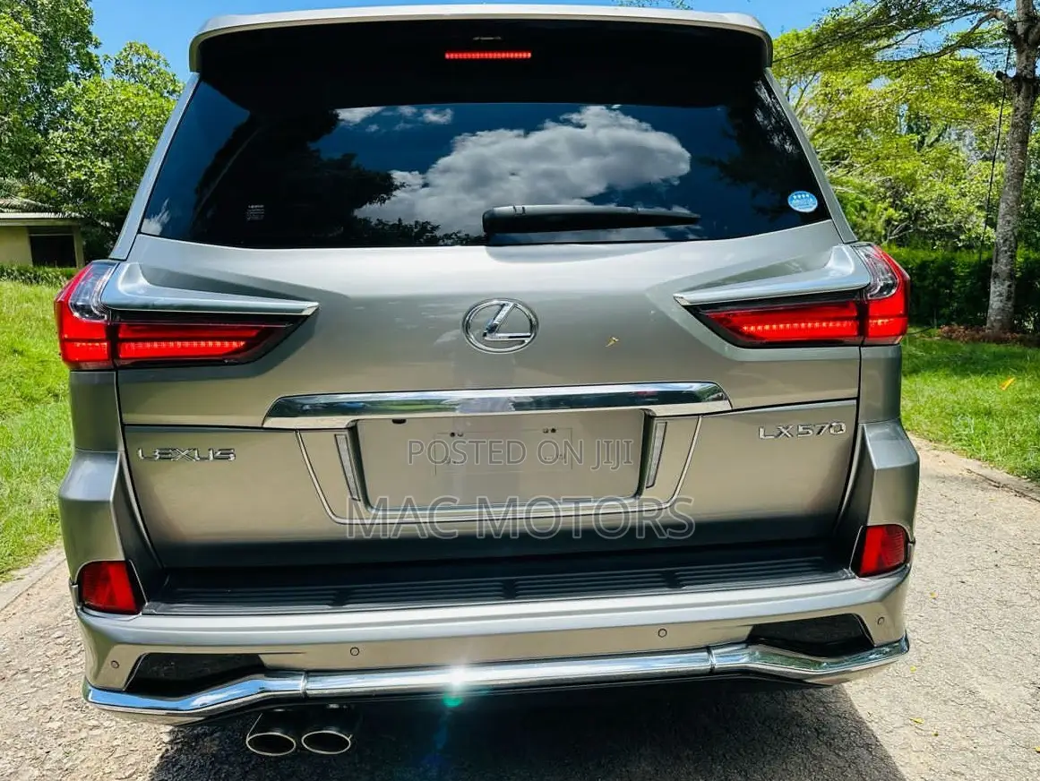 Lexus LX 570 (5 seats) AWD 2017 Gold