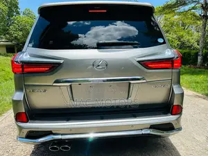 Lexus LX 570 (5 seats) AWD 2017 Gold