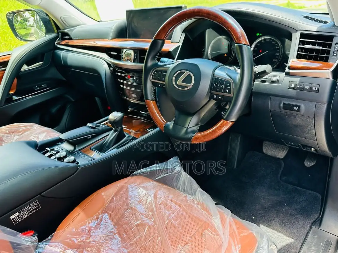 Lexus LX 570 (5 seats) AWD 2017 Gold