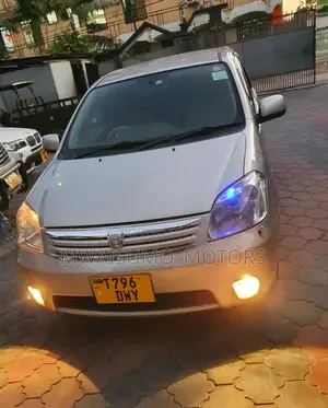 Toyota Raum 2004 Silver