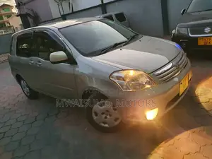 Toyota Raum 2004 Silver