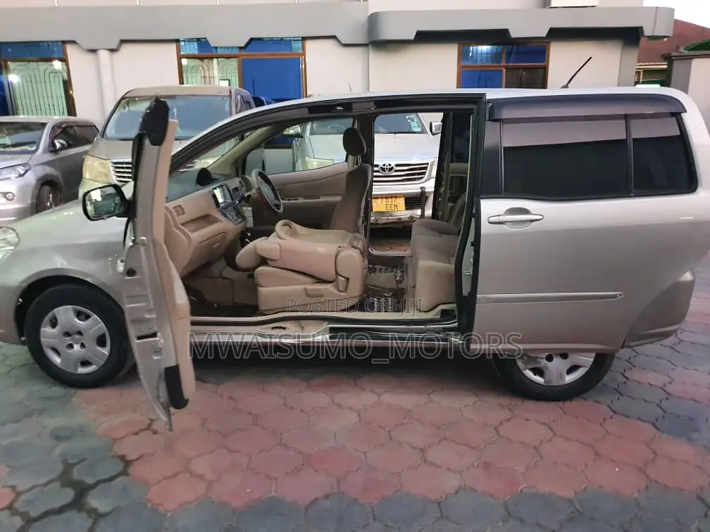 Toyota Raum 2004 Silver