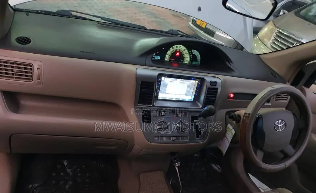 Toyota Raum 2004 Silver