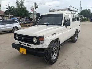 Toyota Land Cruiser 2005 White
