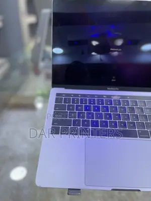 Laptop Apple MacBook Pro 2017 8GB Intel Core I5 SSD 256GB