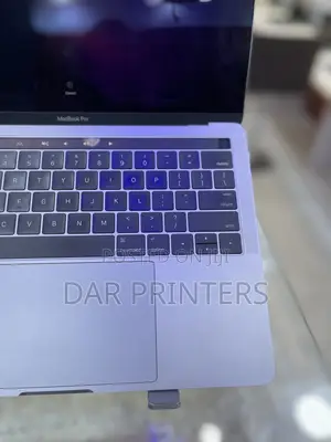 Laptop Apple MacBook Pro 2017 8GB Intel Core I5 SSD 256GB