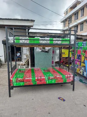 Kitanda Dable Deka 4x6 Chini Juu Na Godoro Zake
