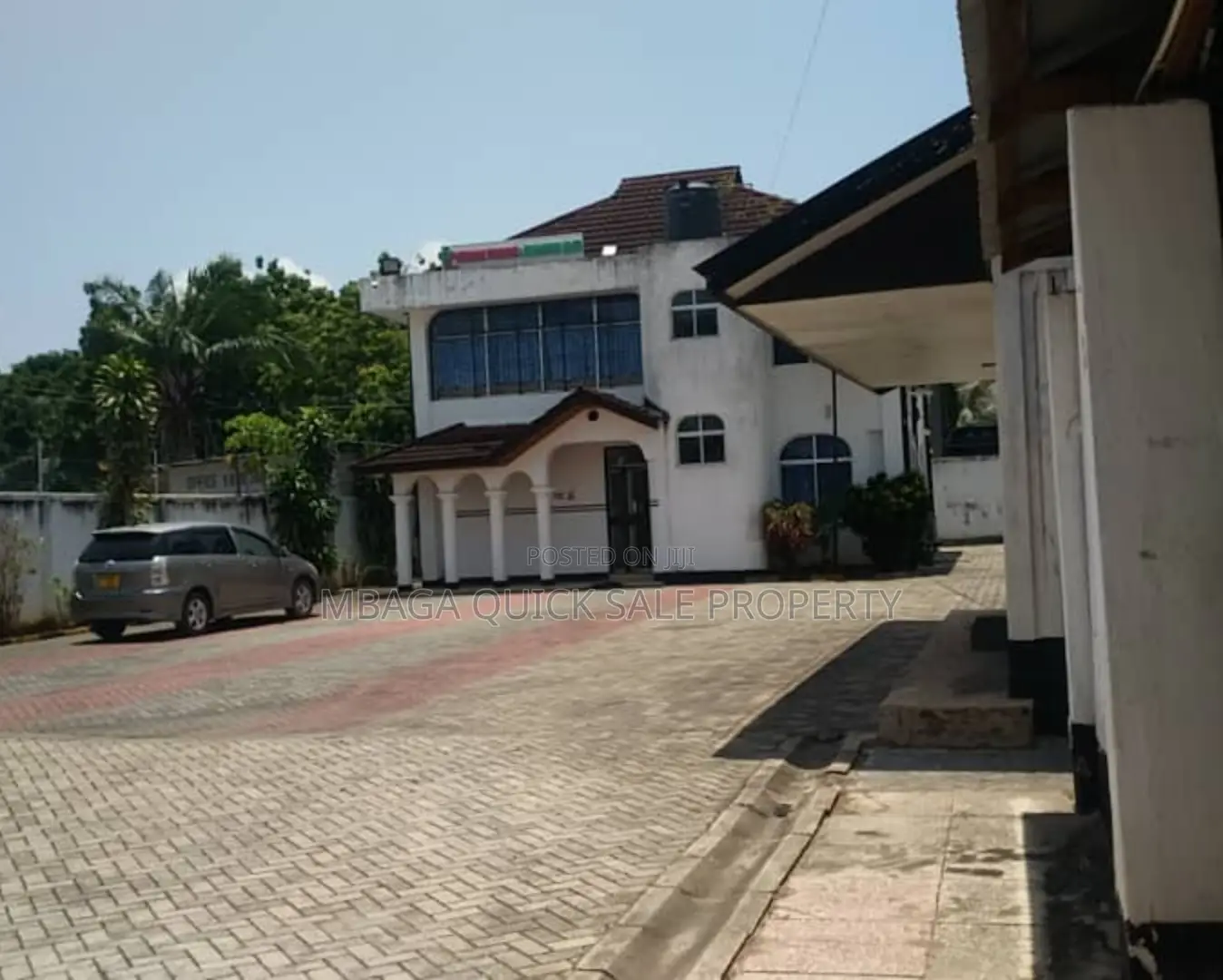 12bdrm House in Mikocheni for rent
