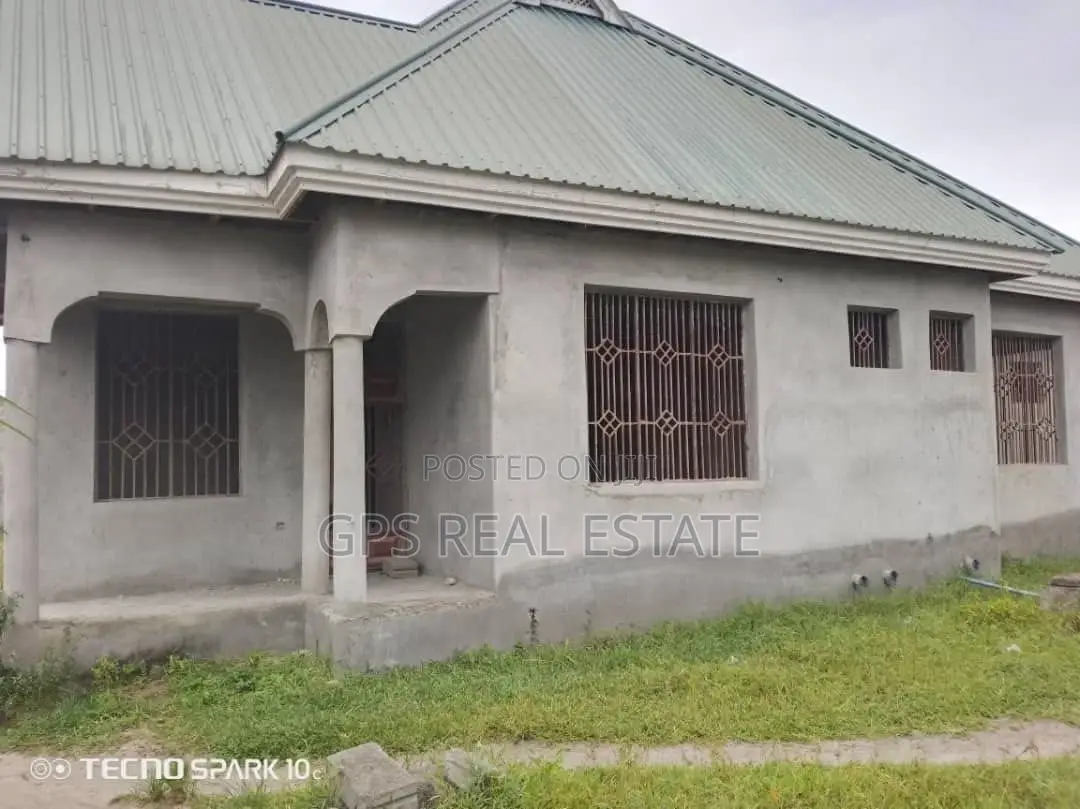 5bdrm House in Msongola, Ilala for sale