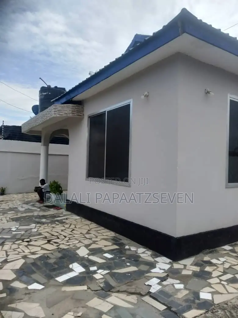 3bdrm House in Dalalipapaatzseven, Kinondoni for rent