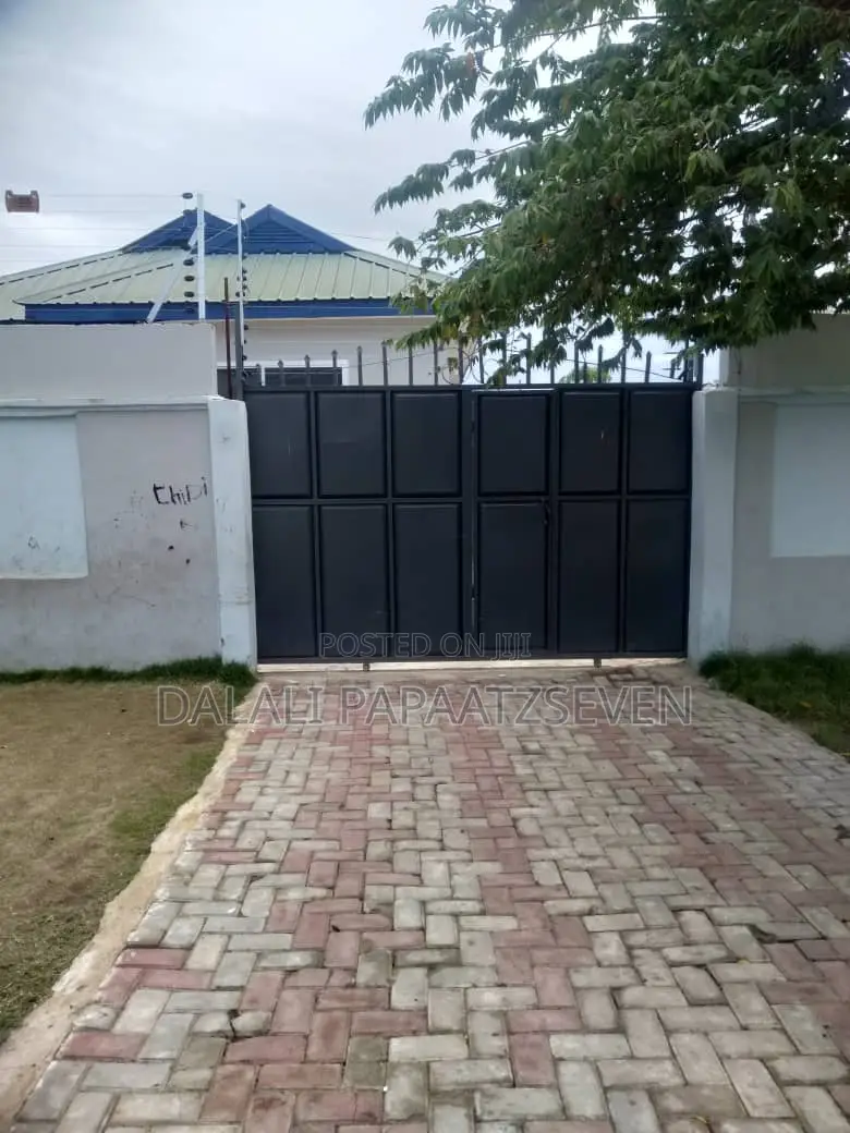 3bdrm House in Dalalipapaatzseven, Kinondoni for rent