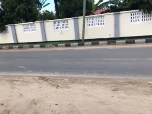 Eneo Lenye Ukubwa Wa SQMT 1200 Linauzwa Lipo Mbezi Beach
