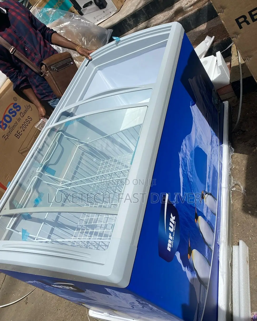 Mr UK Showcase Freezer 418L