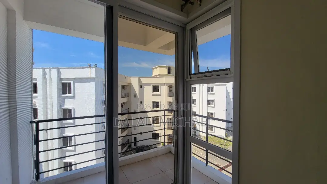 3bdrm Apartment in Jangwani Sea Breeze, Mbezi Beach for sale