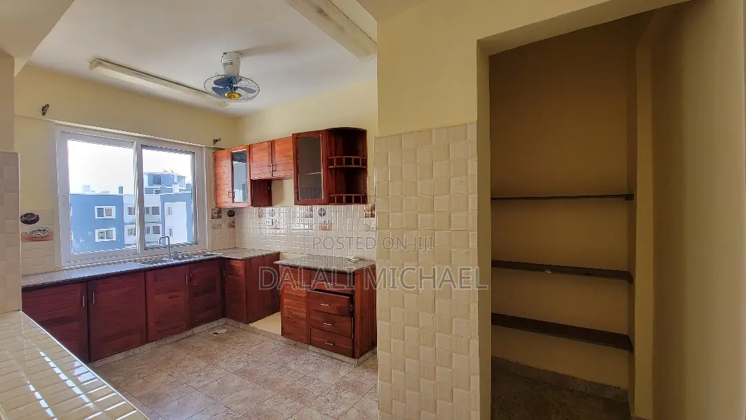 3bdrm Apartment in Jangwani Sea Breeze, Mbezi Beach for sale