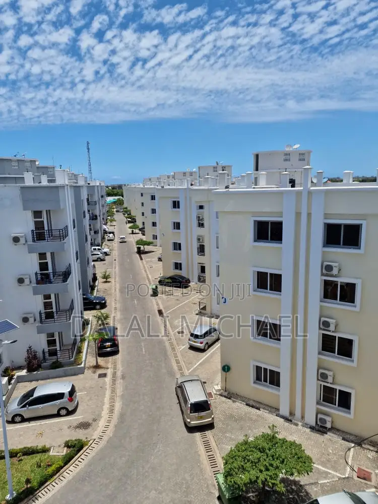 3bdrm Apartment in Jangwani Sea Breeze, Mbezi Beach for sale
