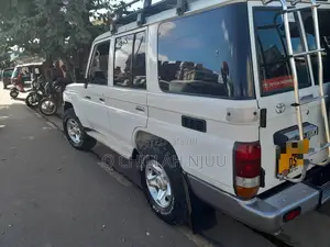 Toyota Land Cruiser 2016 White