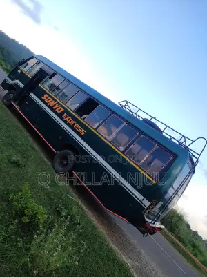 Tata Starbus Ultra Skool 1990 Black