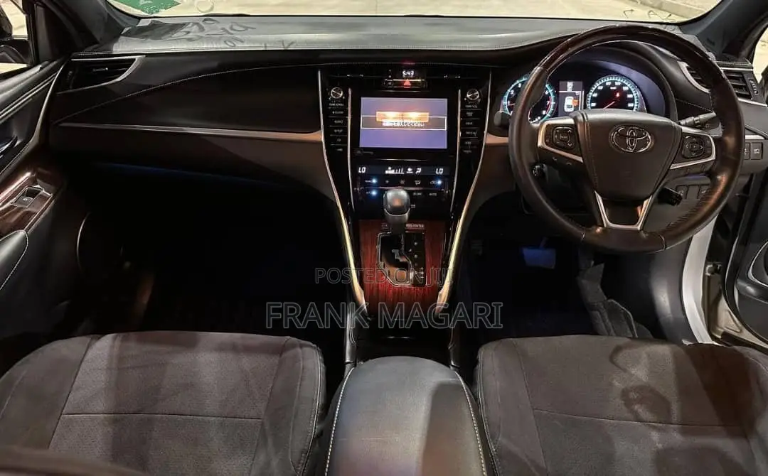Toyota Harrier 2.5 Hybrid 4WD 2014 Silver