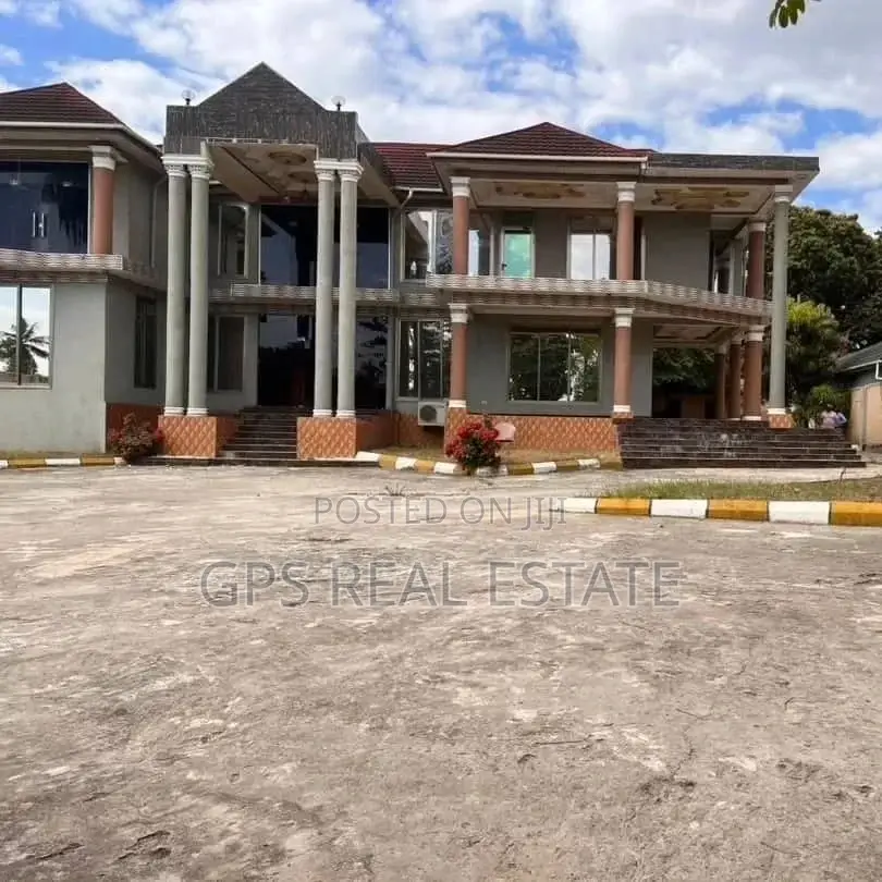8bdrm Mansion in Tabata Kinyerezi, Kinondoni for sale