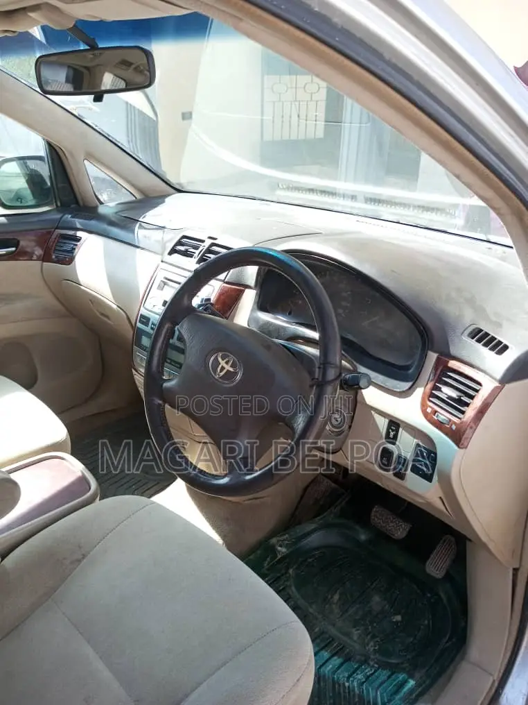 Toyota Ipsum 2003 Silver