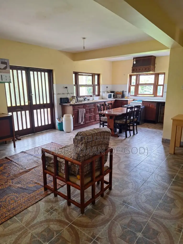 Furnished 5bdrm Bungalow in Arusha for sale