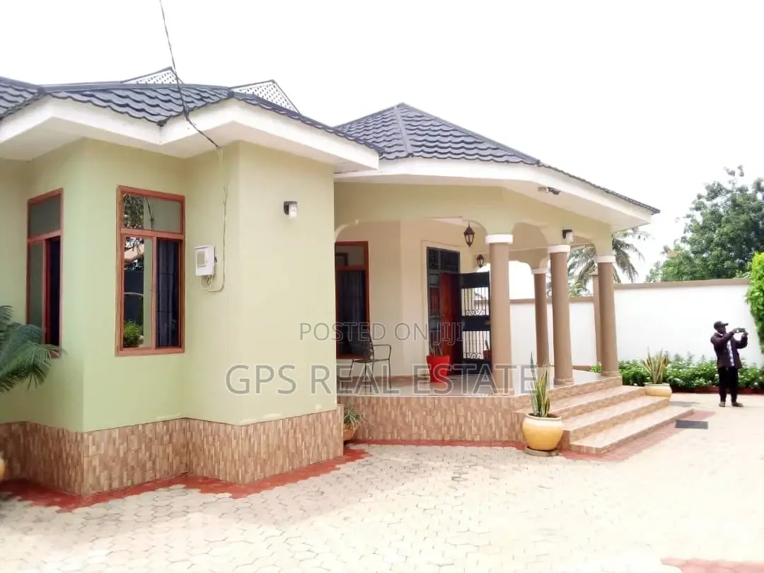 5bdrm House in Bunju, Kinondoni for sale