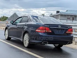 Toyota Crown 2010 Blue
