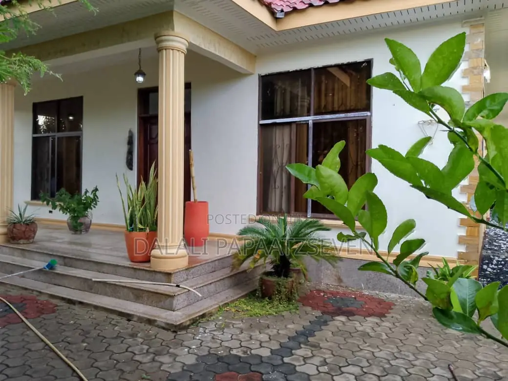 3bdrm House in Dalalipapaatzseven, Mbweni for rent