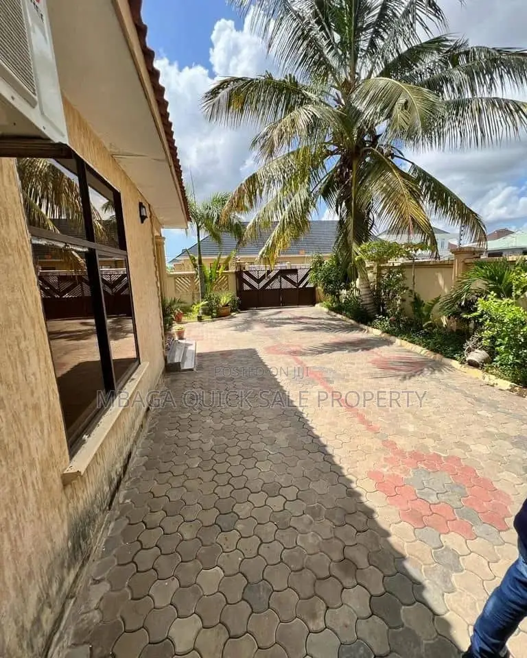 3bdrm House in Mbweni Mpiji for rent