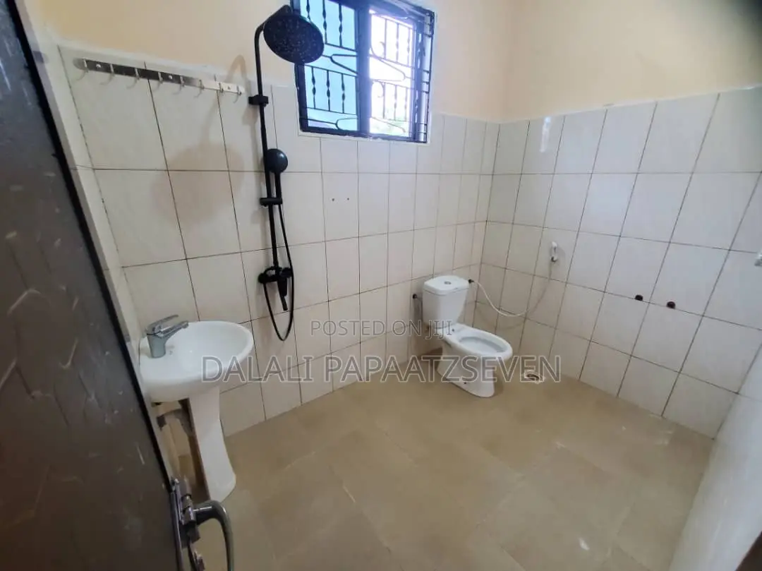 4bdrm House in Dalalipapaatzseven, Kinondoni for sale